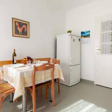 Cosy In With Barbecue Apartment Malinska